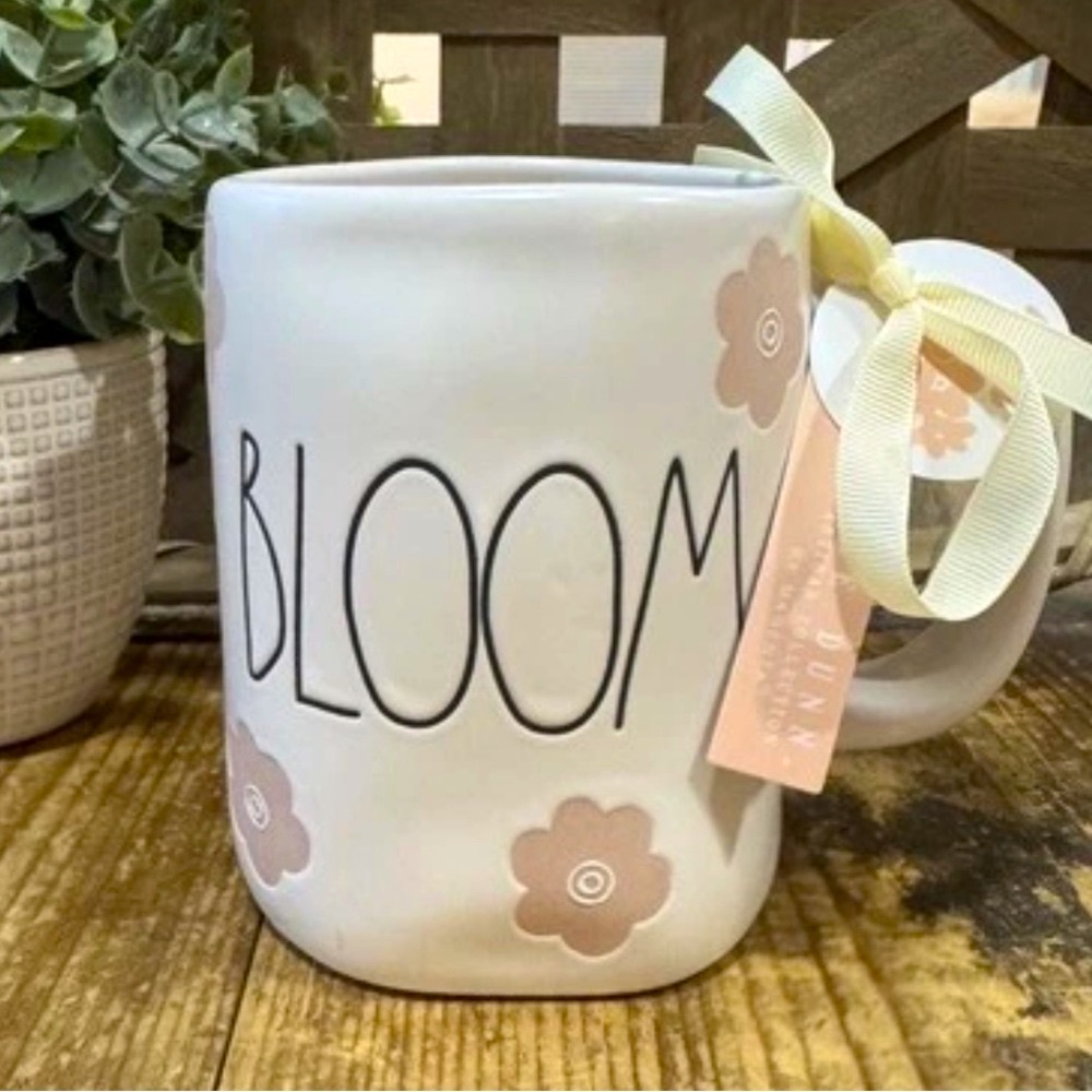 Rae Dunn Bloom Mug with Floral Design. NWT